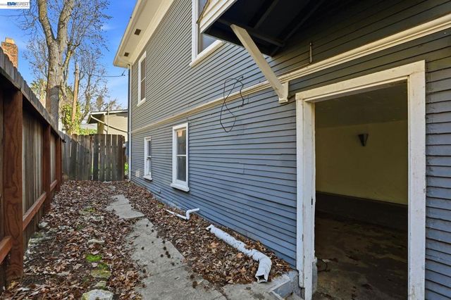 2327 2327 N St, Sacramento, CA 95816