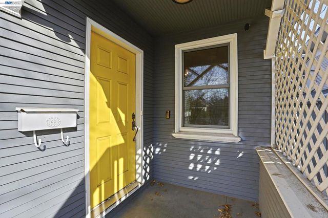 2327 2327 N St, Sacramento, CA 95816