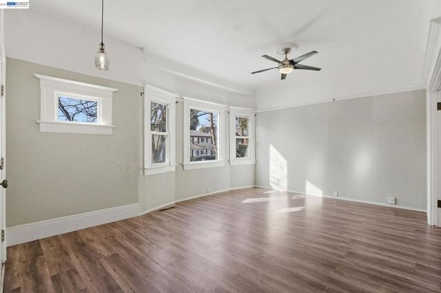 2327 2327 N St, Sacramento, CA 95816