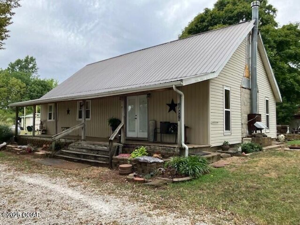 10437 County Rd 270, Carl Junction, MO 64834