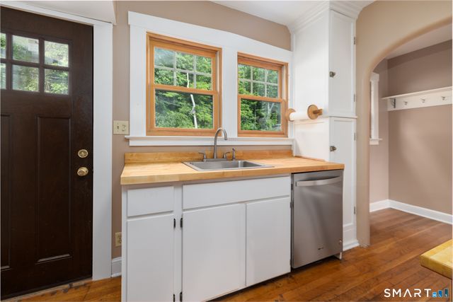 127 Roger Road, New Haven, CT 06515