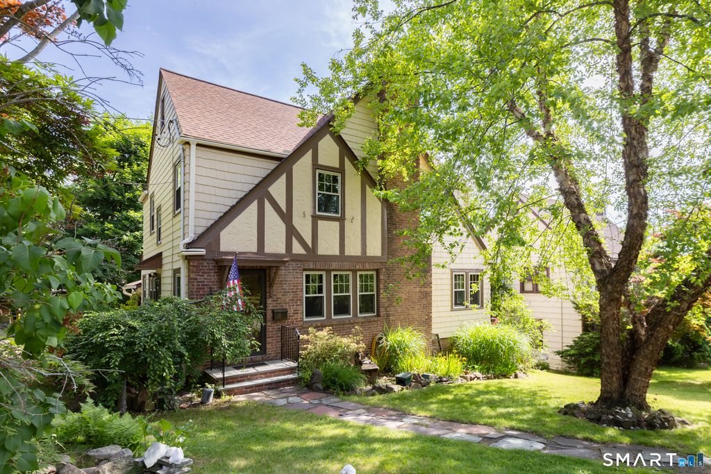 127 Roger Road, New Haven, CT 06515