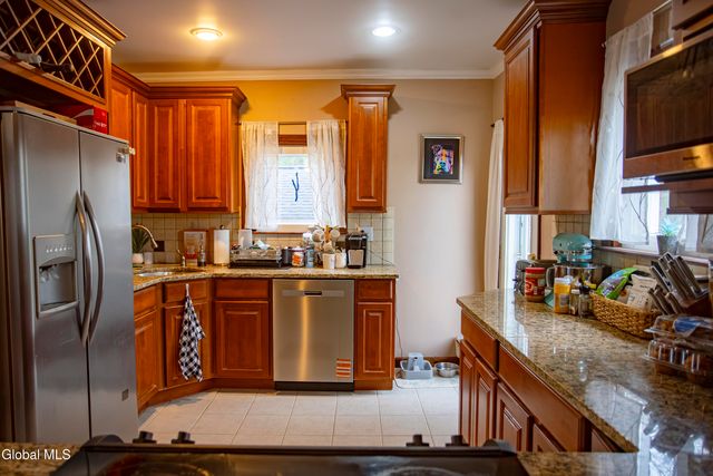 3 Luther Street, Troy, NY 12180