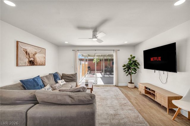 1305 North Mallard Street, Las Vegas, NV 89108