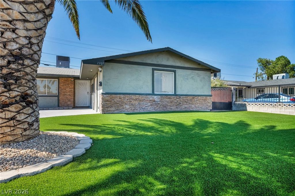 1305 North Mallard Street, Las Vegas, NV 89108