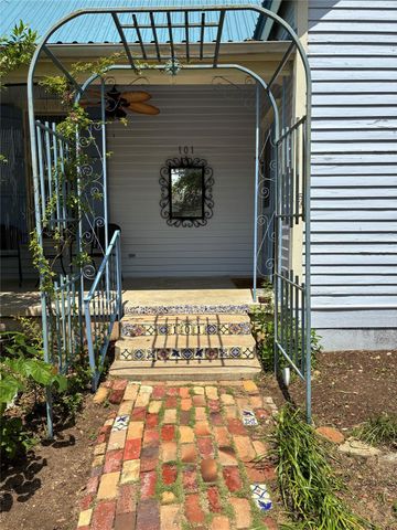 101 Short ST, Smithville, TX 78957
