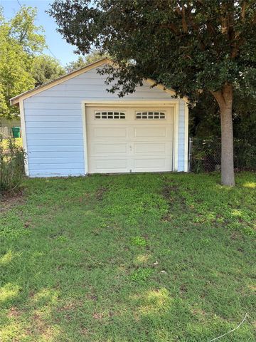 101 Short ST, Smithville, TX 78957