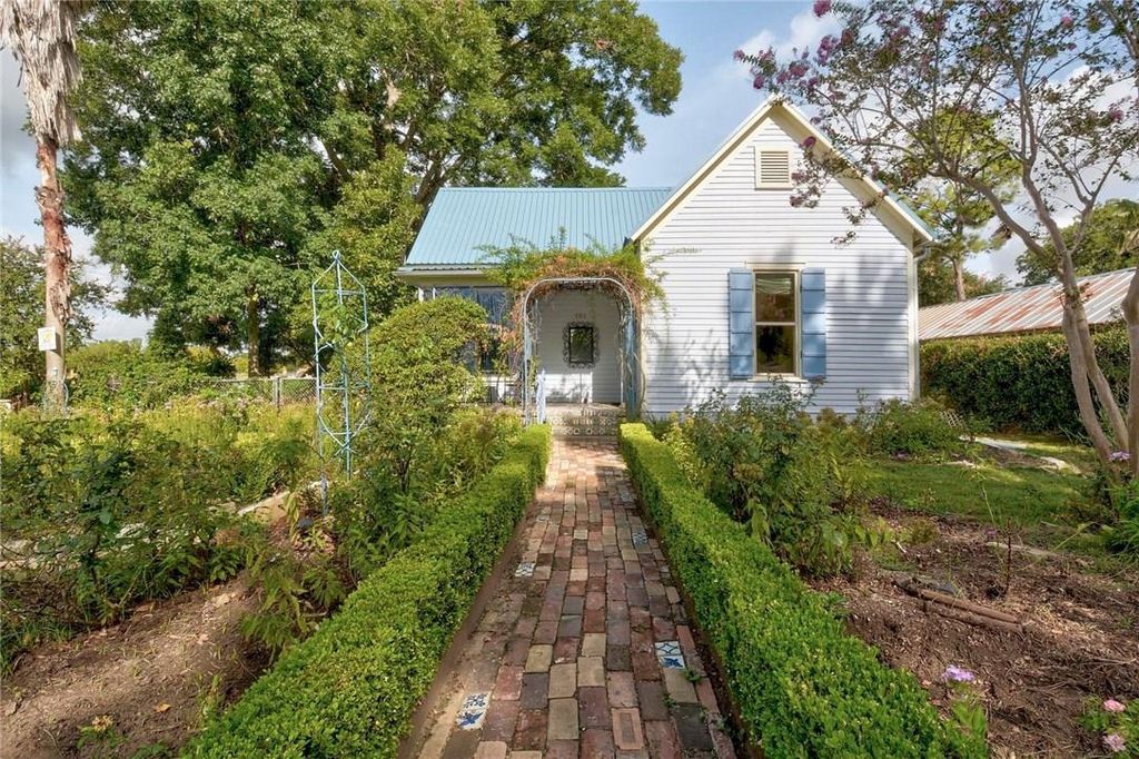 101 Short ST, Smithville, TX 78957