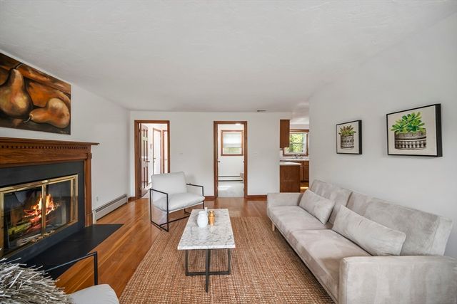 9 Northbriar Road, Acton, MA 01720