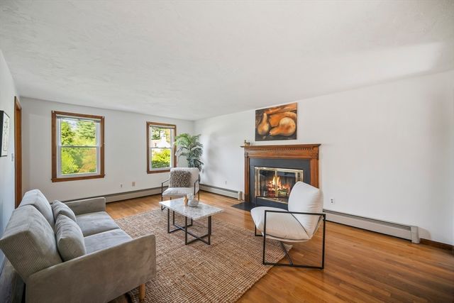 9 Northbriar Road, Acton, MA 01720