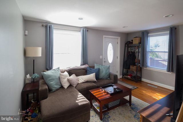 3723 S FOUR MILE RUN DR, Arlington, VA 22206