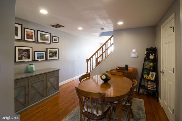 3723 S FOUR MILE RUN DR, Arlington, VA 22206