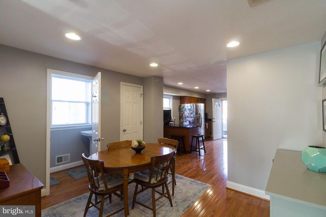 3723 S FOUR MILE RUN DR, Arlington, VA 22206