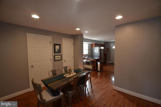 3723 S FOUR MILE RUN DR, Arlington, VA 22206