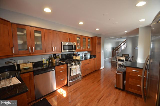 3723 S FOUR MILE RUN DR, Arlington, VA 22206