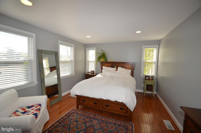 3723 S FOUR MILE RUN DR, Arlington, VA 22206