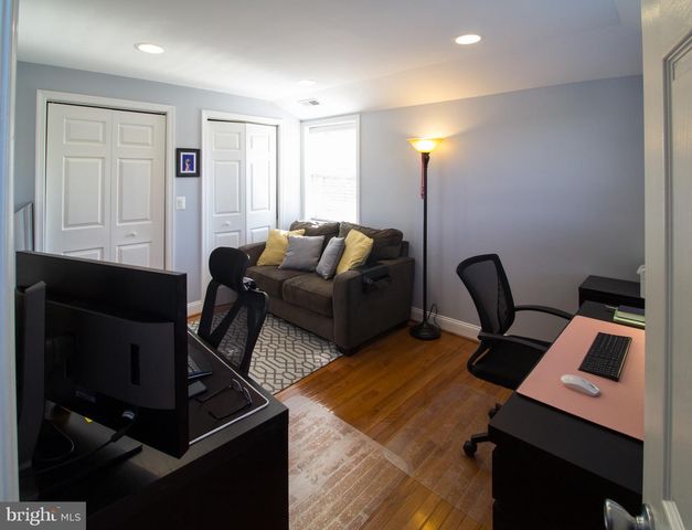 3723 S FOUR MILE RUN DR, Arlington, VA 22206