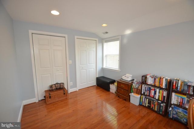 3723 S FOUR MILE RUN DR, Arlington, VA 22206