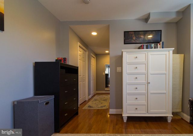 3723 S FOUR MILE RUN DR, Arlington, VA 22206