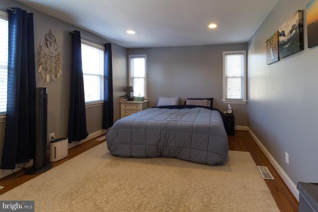 3723 S FOUR MILE RUN DR, Arlington, VA 22206