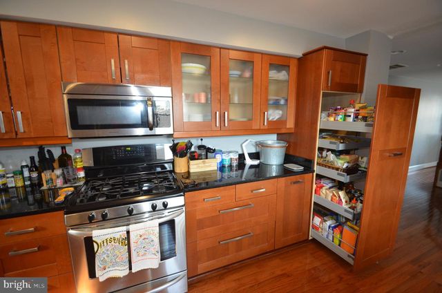 3723 S FOUR MILE RUN DR, Arlington, VA 22206