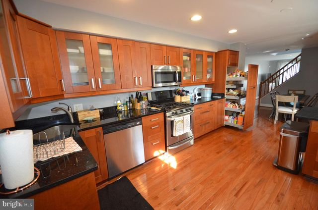 3723 S FOUR MILE RUN DR, Arlington, VA 22206