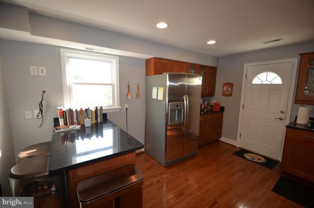 3723 S FOUR MILE RUN DR, Arlington, VA 22206