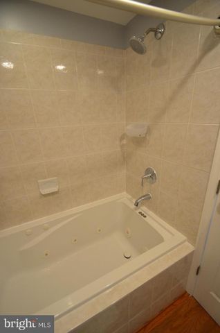 3723 S FOUR MILE RUN DR, Arlington, VA 22206