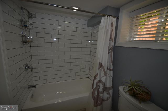 3723 S FOUR MILE RUN DR, Arlington, VA 22206