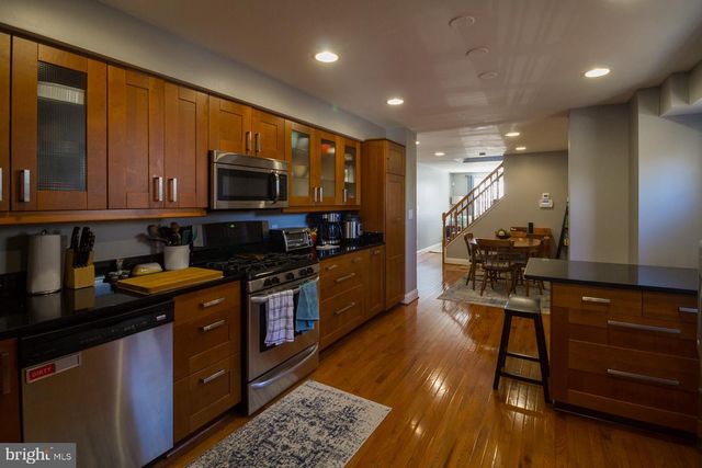 3723 S FOUR MILE RUN DR, Arlington, VA 22206