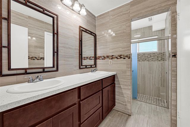 11878 Fairpoint Drive, Houston, TX 77099