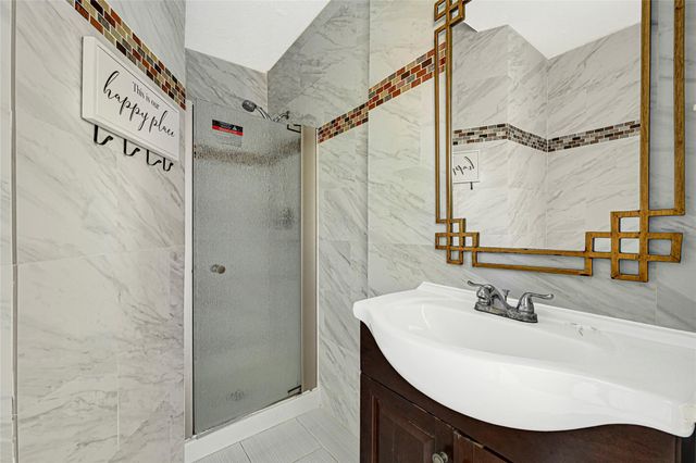 11878 Fairpoint Drive, Houston, TX 77099