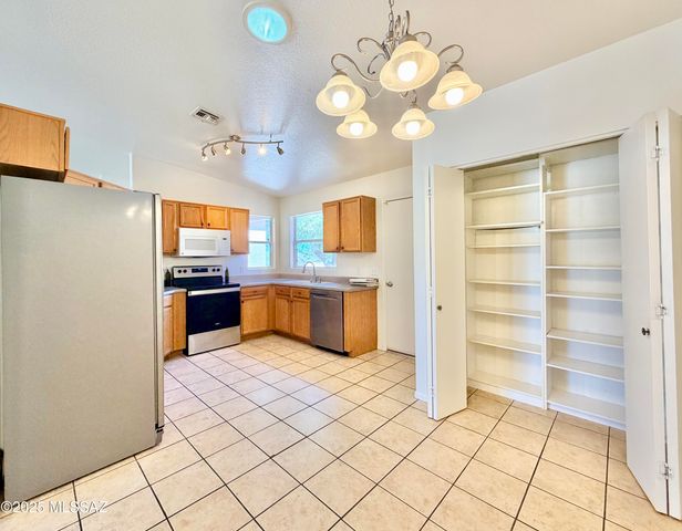 8981 E Mayberry Drive, Tucson, AZ 85730