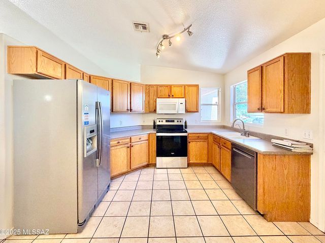 8981 E Mayberry Drive, Tucson, AZ 85730
