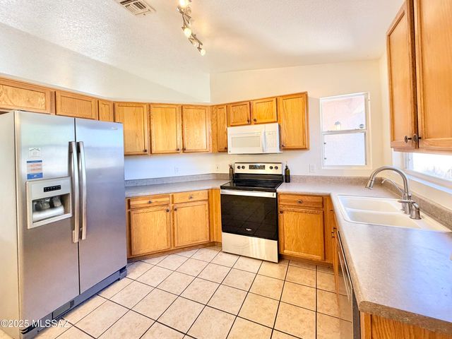 8981 E Mayberry Drive, Tucson, AZ 85730