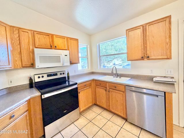 8981 E Mayberry Drive, Tucson, AZ 85730