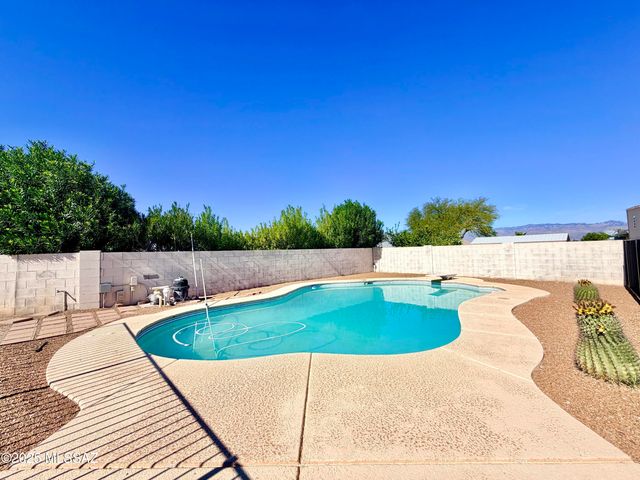 8981 E Mayberry Drive, Tucson, AZ 85730