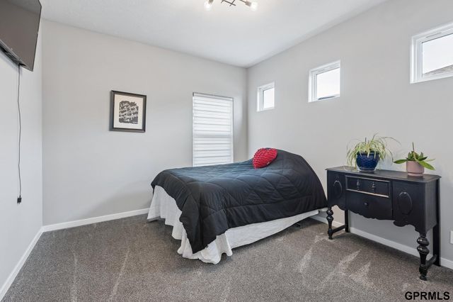 5113 N 209th Avenue, Elkhorn, NE 68022