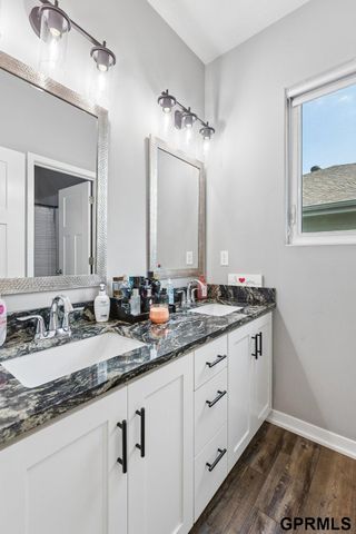 5113 N 209th Avenue, Elkhorn, NE 68022