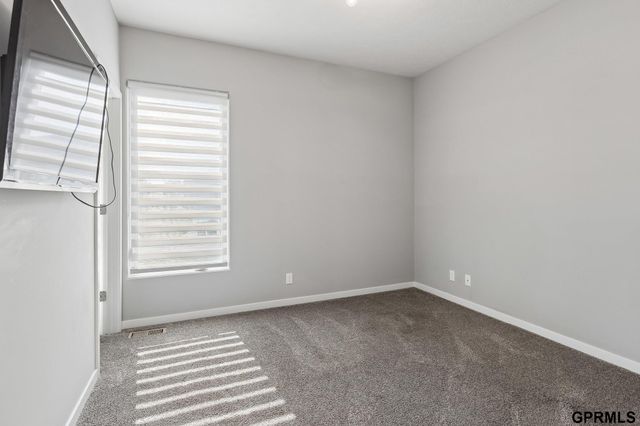5113 N 209th Avenue, Elkhorn, NE 68022