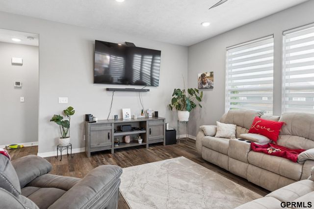 5113 N 209th Avenue, Elkhorn, NE 68022