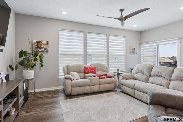 5113 N 209th Avenue, Elkhorn, NE 68022