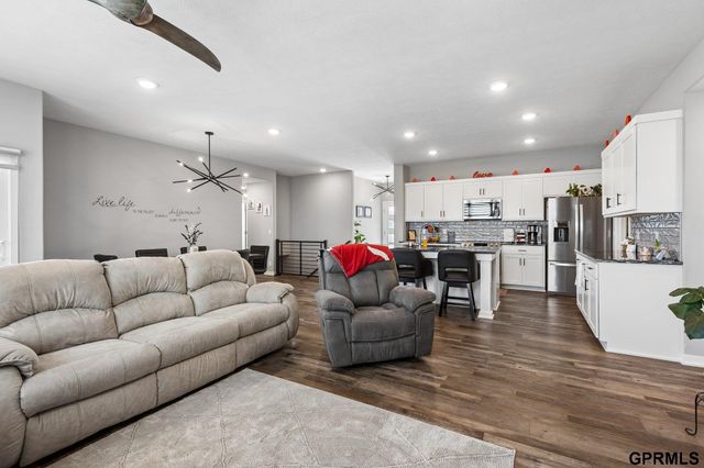 5113 N 209th Avenue, Elkhorn, NE 68022