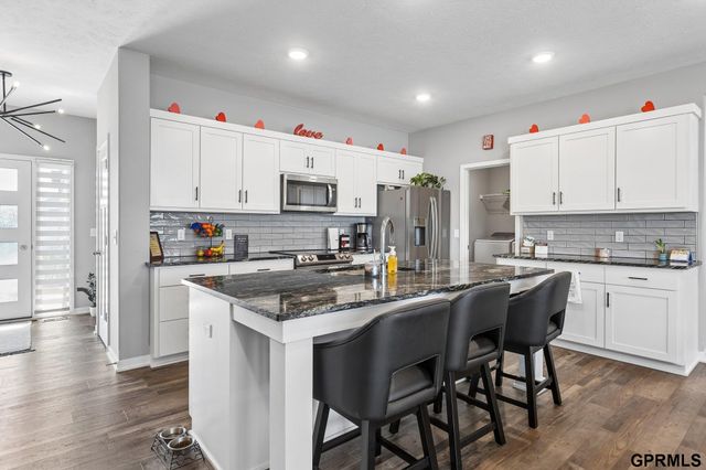 5113 N 209th Avenue, Elkhorn, NE 68022