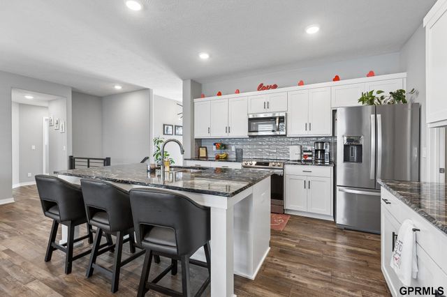 5113 N 209th Avenue, Elkhorn, NE 68022