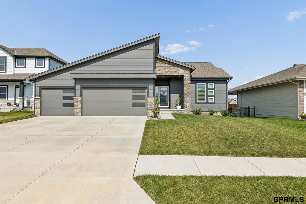 5113 N 209th Avenue, Elkhorn, NE 68022