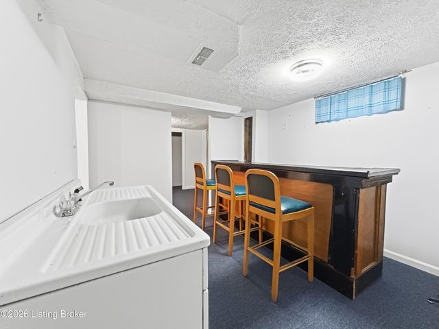 4113 Burrell Dr, Louisville, KY 40216