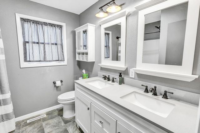 116 E 14th Street, Pella, IA 50219