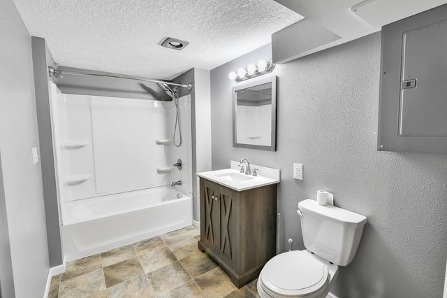 116 E 14th Street, Pella, IA 50219