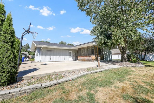 116 E 14th Street, Pella, IA 50219